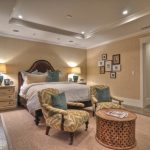 غرفة نوم مع مساحة للنوم والاسترخاء