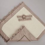 البني الفاتح منقوشة مع جلد الغنم لفصل الشتاء