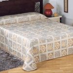 الحجاب مشرق مع المربعات والتجريد