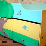 السرير القابل للطي مع رصيفين مناسب لمرحلة ما قبل المدرسة