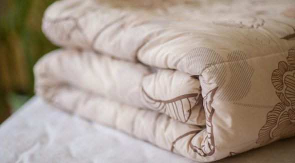 بطانية صوف مغلقة