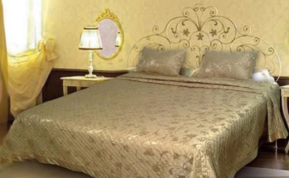 المفرش الذهبي