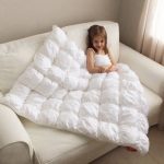 بطانية بيضاء بونبون للبنات