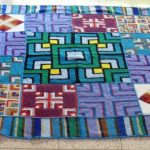 محبوك كبير منقوشة مع تصميم مثير للاهتمام