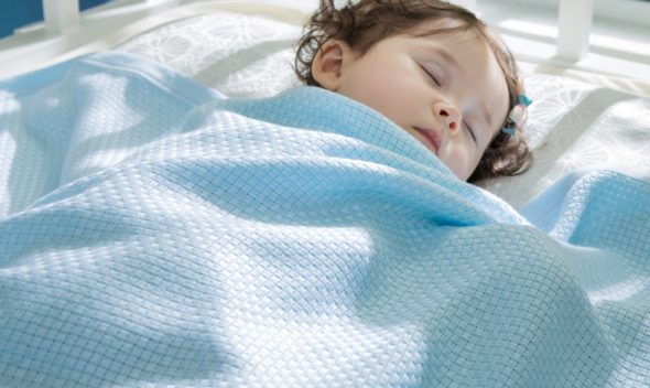 البطانيات تحت أبعاد السرير