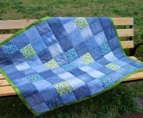 سجاد من قطع ملونة من الجينز القديم