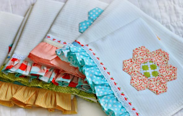 منشفة مع الكشكشة وتزيين