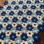 جميلة زهرة بطانية الالوان الثلاثة