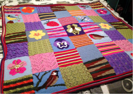 الأطفال جميلة منقوشة مع المربعات مع نمط