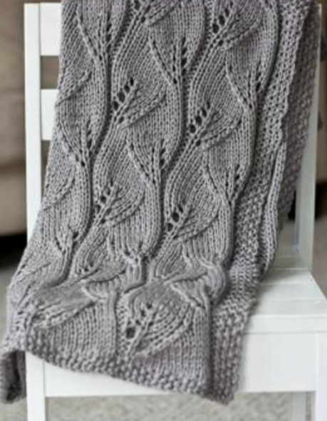 منقوشة رمادية جميلة بأوراق الشجر