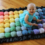 pestroe-dvustoronnee-odeyalo-ق-loskutnymi-vstavkami