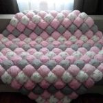 غطاء بونبون على الأريكة