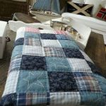 المفرش مع العلامات النجمية والإدراج الملونة