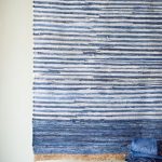 تغطية الجينز مخطط بأيديهم