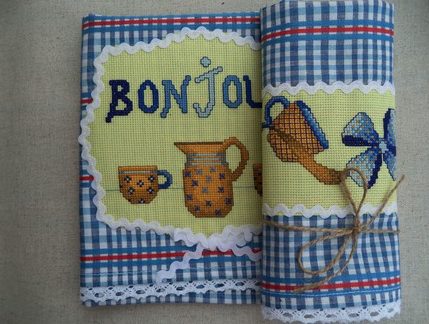 منشفة مطرزة والدانتيل