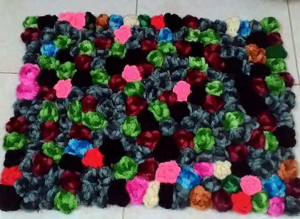 سجادة متعددة الألوان