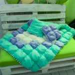 بطانية أنيقة والوسائد باستخدام تقنية بونبون للشارع