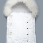 مغلف دافئ لحديثي الولادة مع تقليم