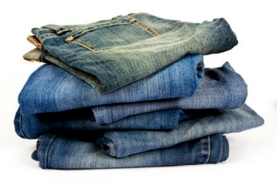 كومة من الجينز