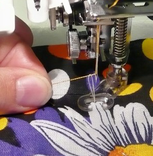 نصنع أول اثنين - ثلاثة غرز.