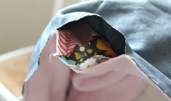 نحن نلتفت خلال الفتحة