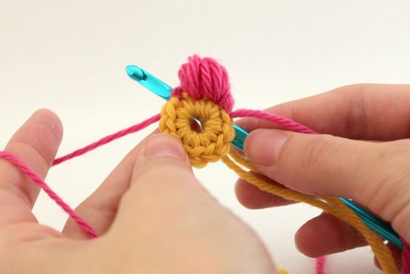 نحن سحب الخيط من خلال جميع الحلقات