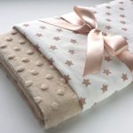 البيج منقوشة مع النجوم