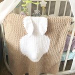 بطانية أفخم البيج مع الأرنب