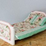 الزخارف زهرة لأسرة دمية