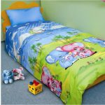 طقم سرير للأطفال لطفل في سن Sadikovsky