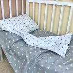 تأجيل الأطفال الثنائي في السرير للصبي أو الفتاة