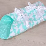 مغلف بالفراشات وشرائط بيضاء