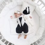 مجموعة أحادية اللون - بطانية وسادة مع الأرانب