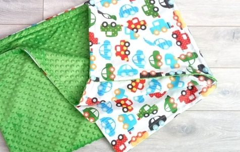 جميلة منقوشة على الوجهين