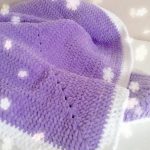 أرجواني مربع لينة منقوشة مع الحدود البيضاء