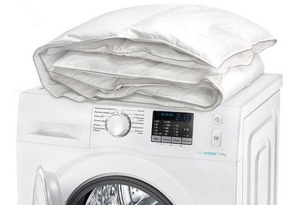 غسل بطانية من الخيزران في آلة كاتبة