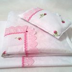 سرير لطيف لدمية Rosettes