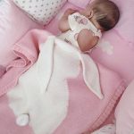 منقوشة الوردي لطيف لفتاة صغيرة