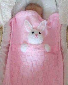 منقوشة مع الأرنب كمامة