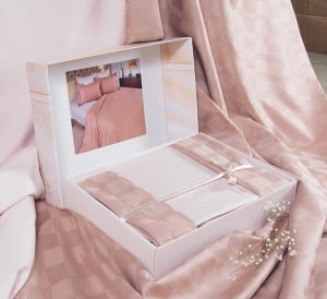 أغطية السرير بلون فاتح