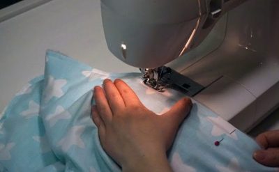 غرزة على الآلة الكاتبة