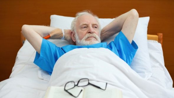 رعاية المرضى السرير