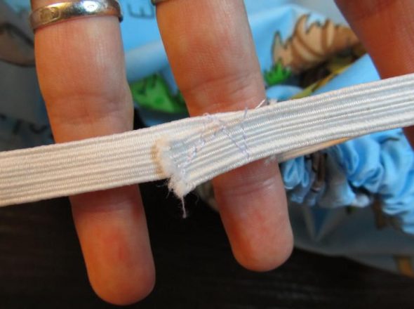 نضع اللثة في ورقة