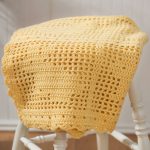 منقوشة الأصفر مع أرنب محبوك