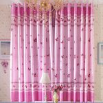 تملأ الفراشات المنزل بالخفة والضوء.