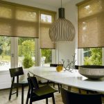 طاولة طعام كبيرة بيضاوية الشكل