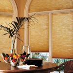 صحن الفاكهة على طاولة العشاء