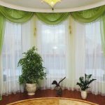 ستائر بيضاء خضراء لإطار دائري