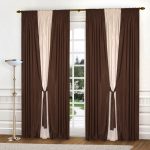 ظلال البيج والشوكولاته مثالية للستائر المركبة