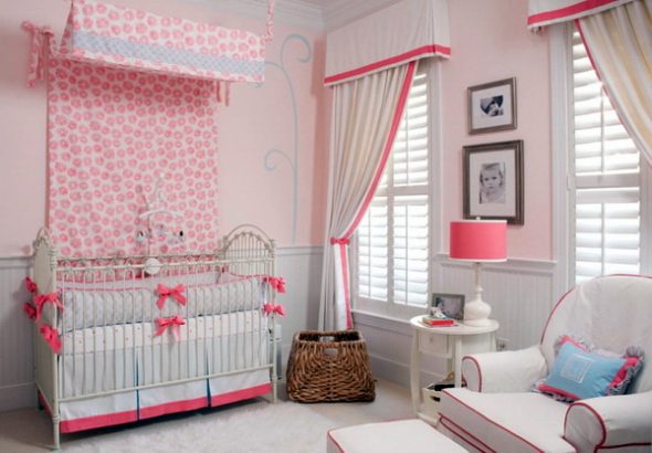 ستائر بلونين في غرفة البنات